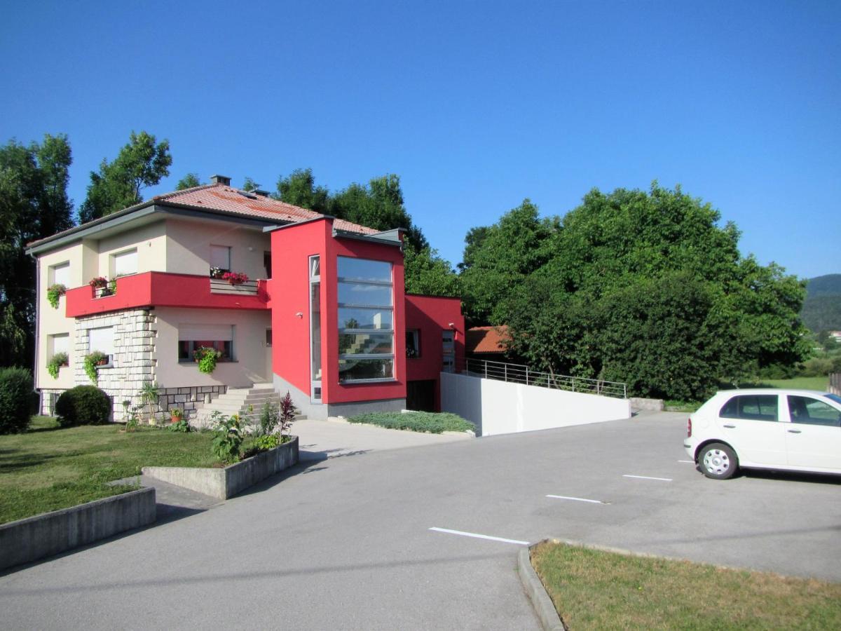 Pod Orehi Bed & Breakfast Postojna Bagian luar foto