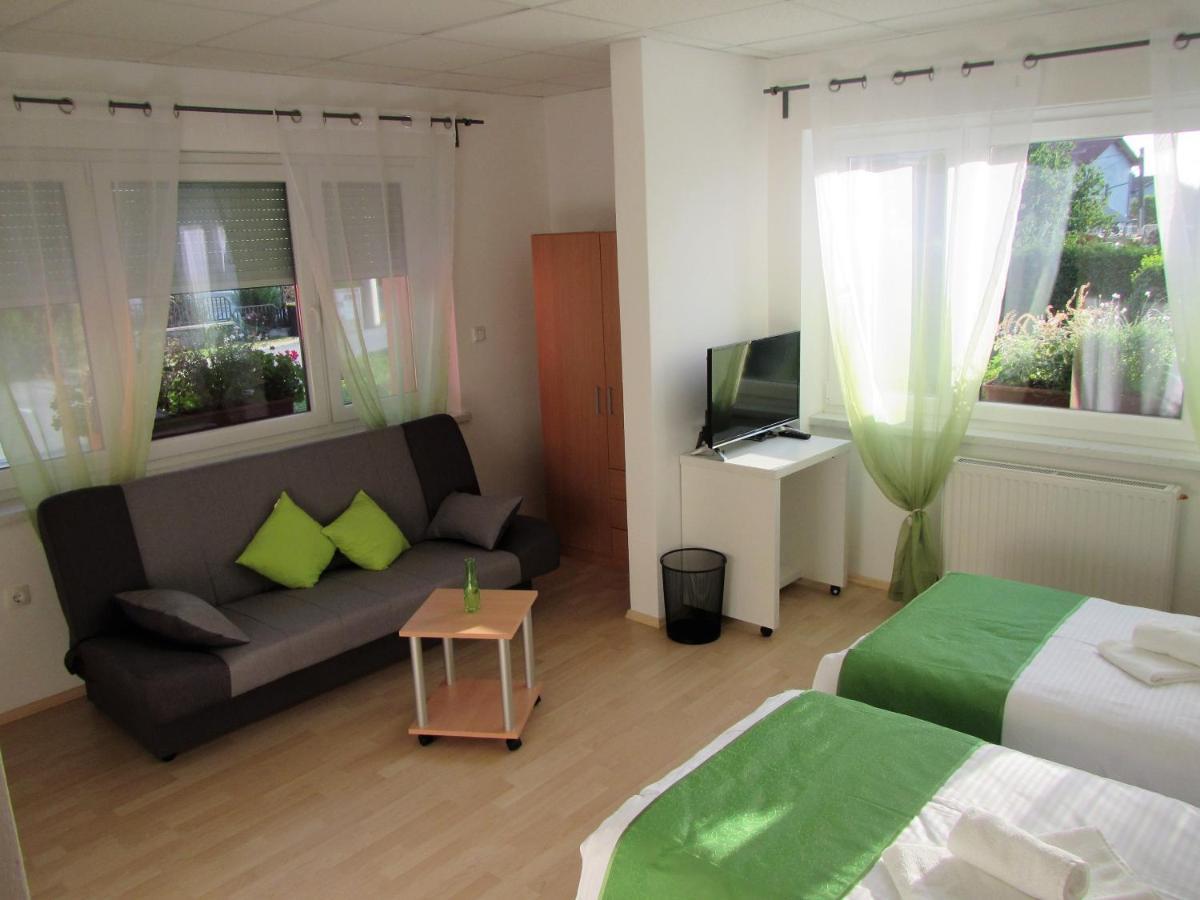 Pod Orehi Bed & Breakfast Postojna Bagian luar foto