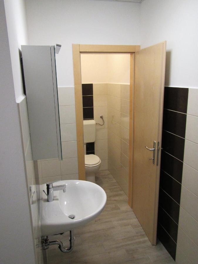Pod Orehi Bed & Breakfast Postojna Bagian luar foto