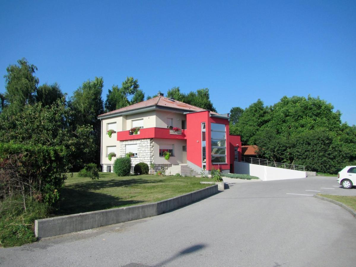 Pod Orehi Bed & Breakfast Postojna Bagian luar foto
