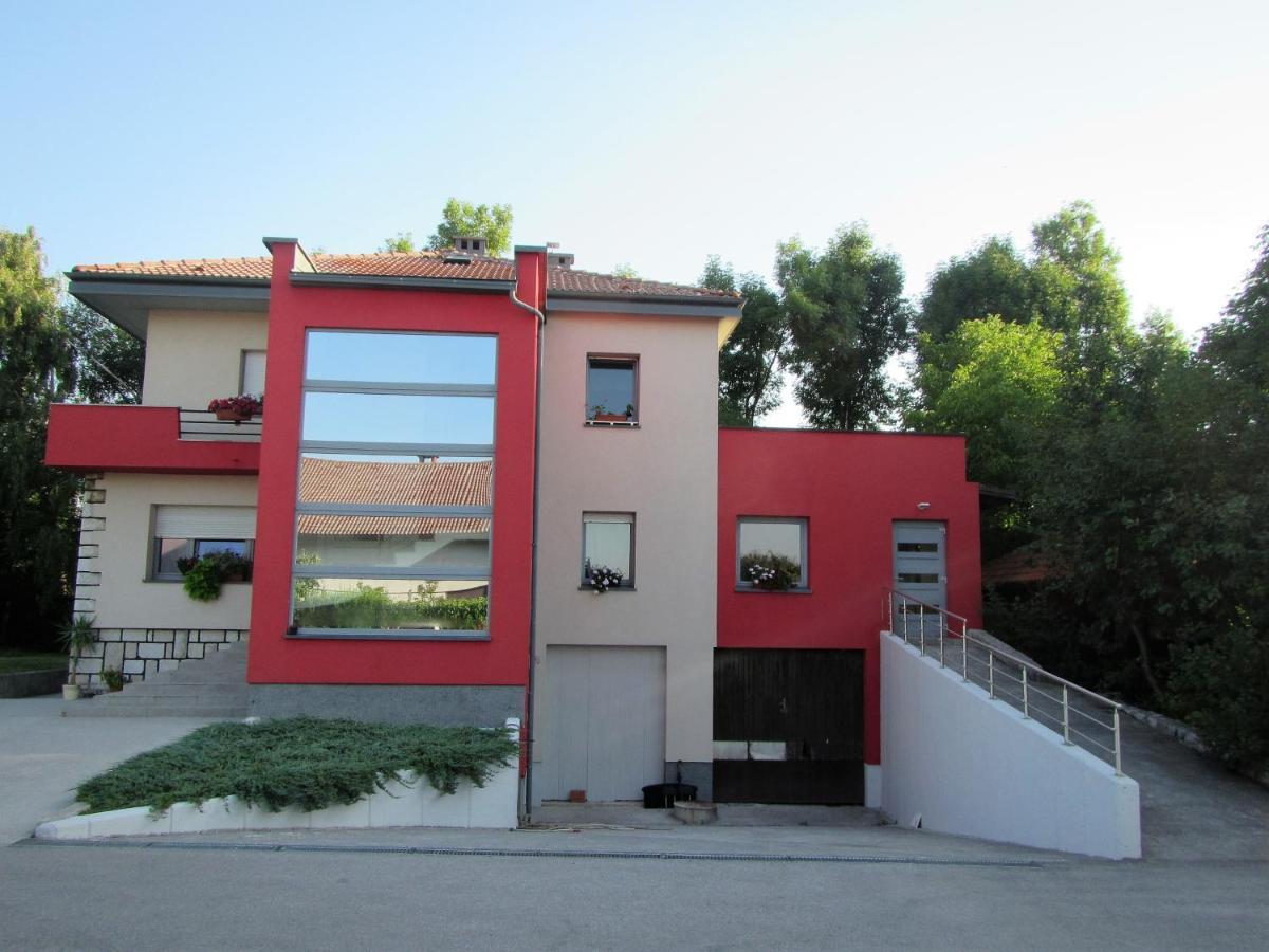 Pod Orehi Bed & Breakfast Postojna Bagian luar foto