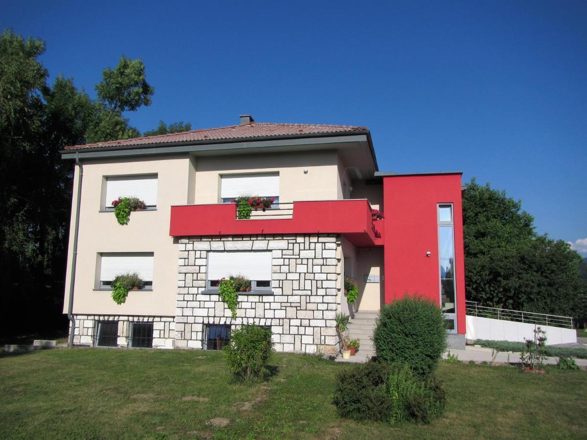 Pod Orehi Bed & Breakfast Postojna Bagian luar foto