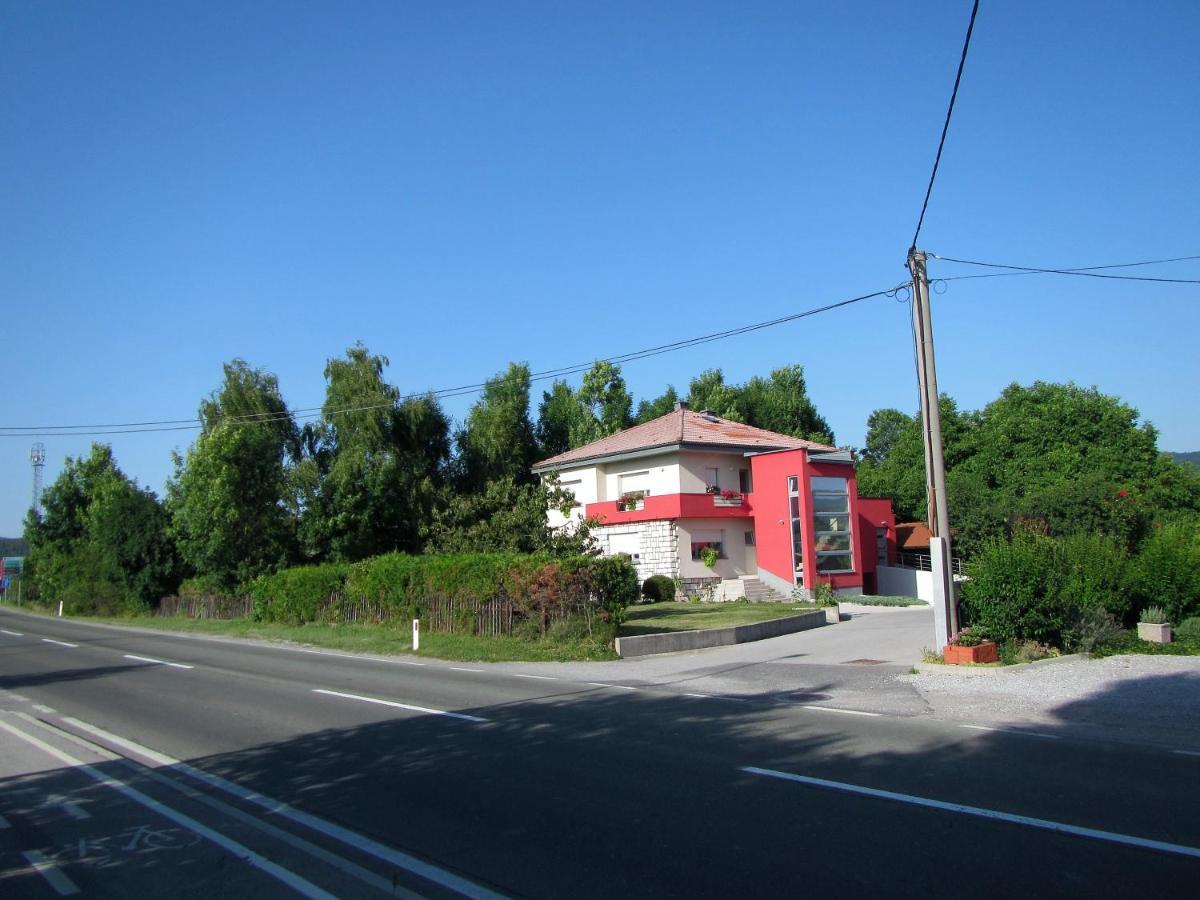 Pod Orehi Bed & Breakfast Postojna Bagian luar foto