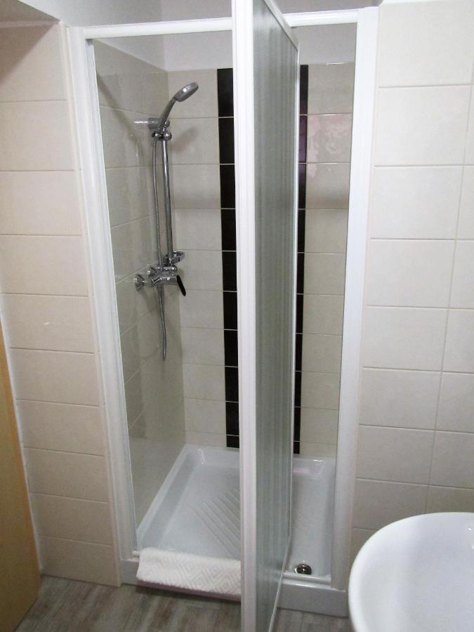 Pod Orehi Bed & Breakfast Postojna Bagian luar foto