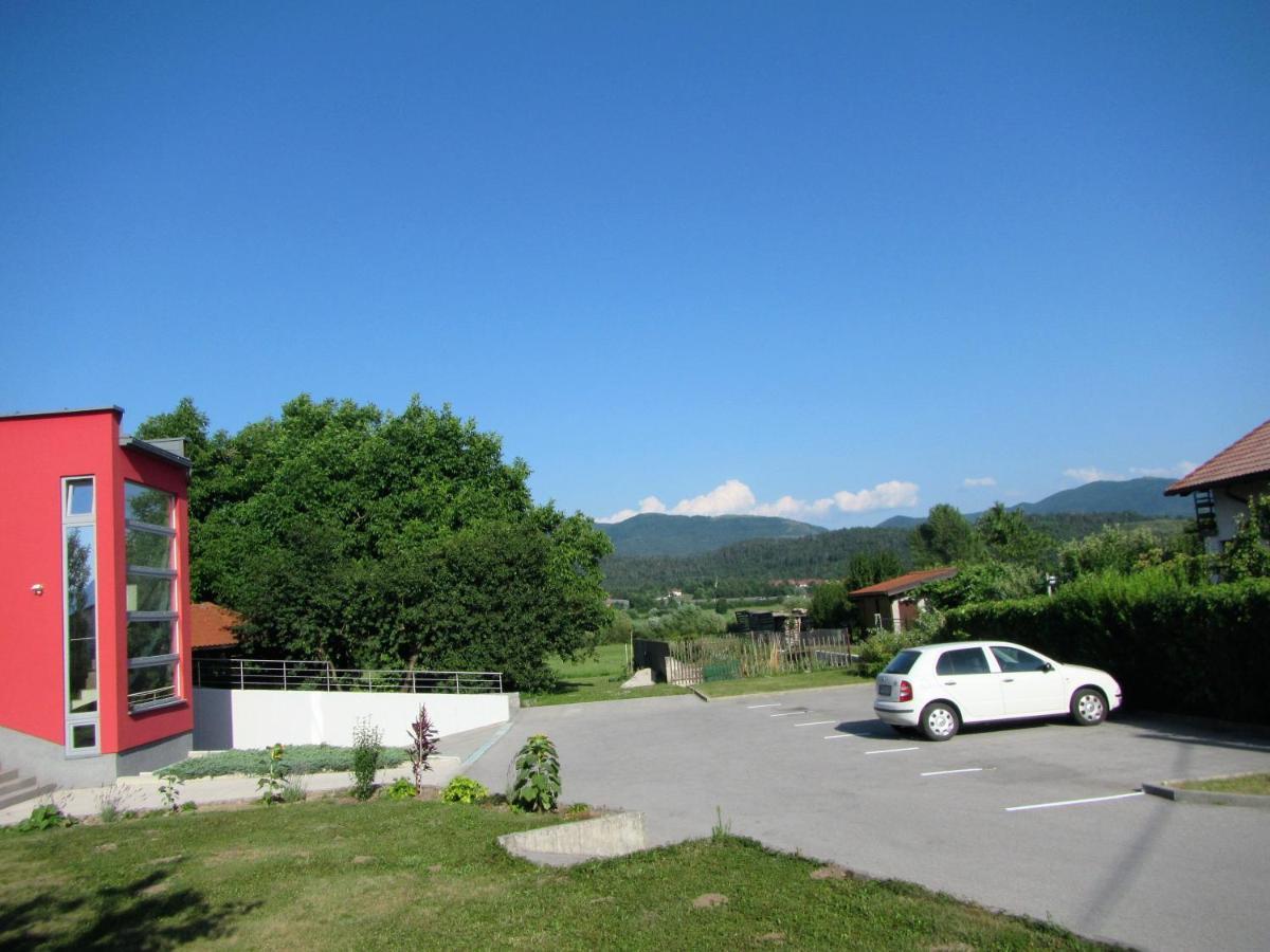 Pod Orehi Bed & Breakfast Postojna Bagian luar foto