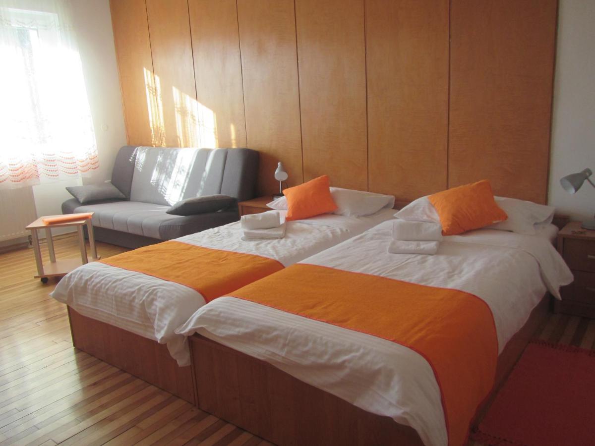 Pod Orehi Bed & Breakfast Postojna Bagian luar foto
