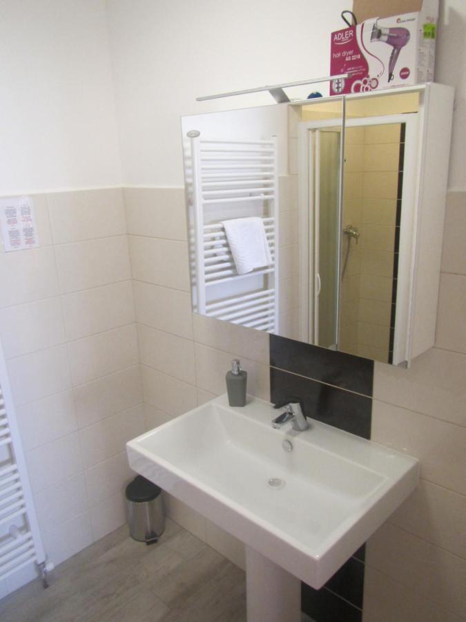 Pod Orehi Bed & Breakfast Postojna Bagian luar foto